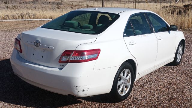 2011 CAMRY LE (22).jpg